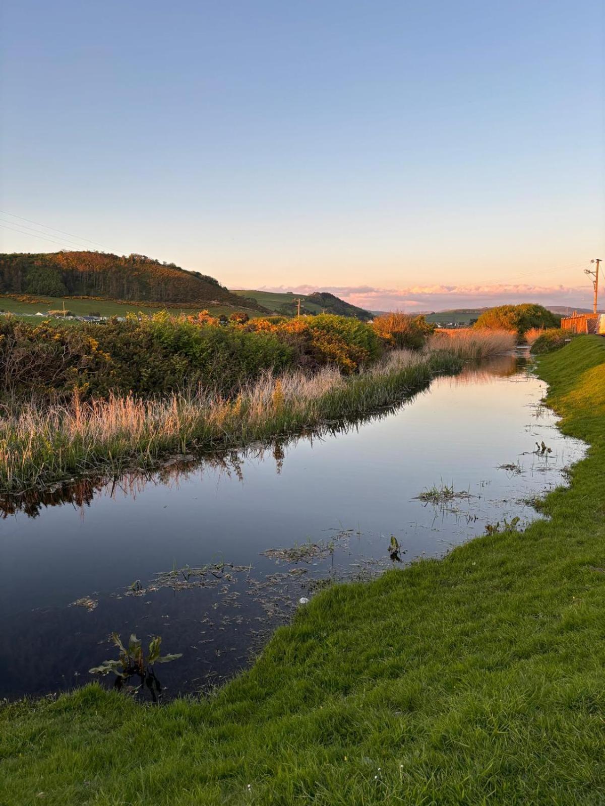 Welsh Bayview Retreat 2-Bed Caravan & 2-Bed Chalet at Clarach Bay Holiday Village