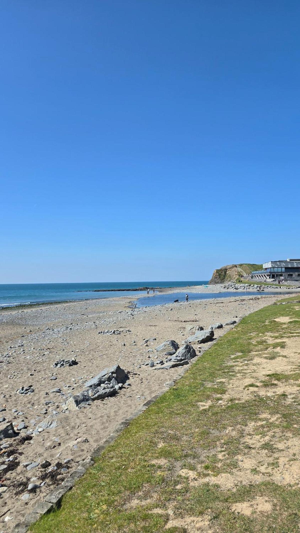 Welsh Bayview Retreat 2-Bed Caravan & 2-Bed Chalet at Clarach Bay Holiday Village