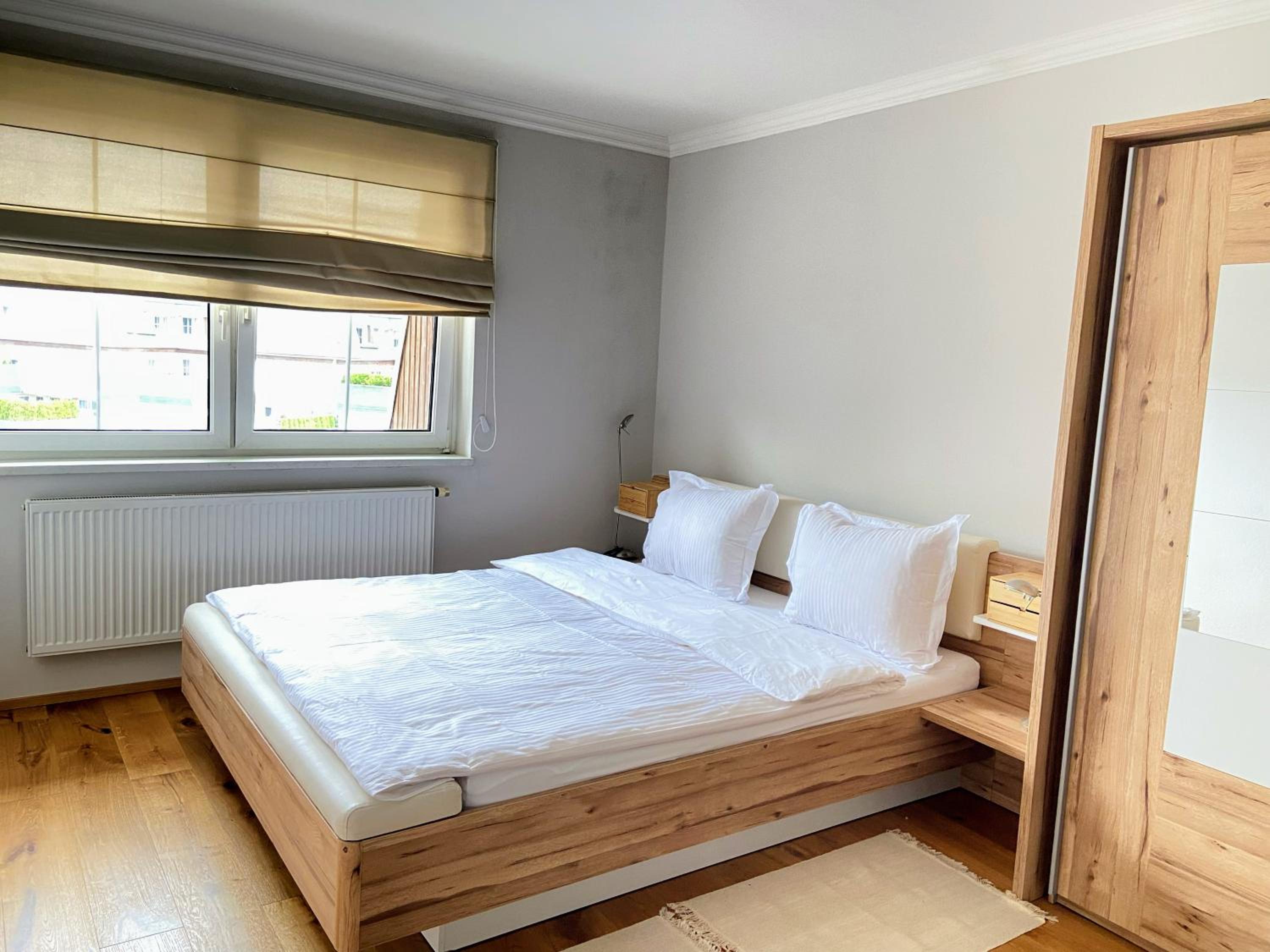 Light & Wood Design - 89 m2 Apartment in Prague