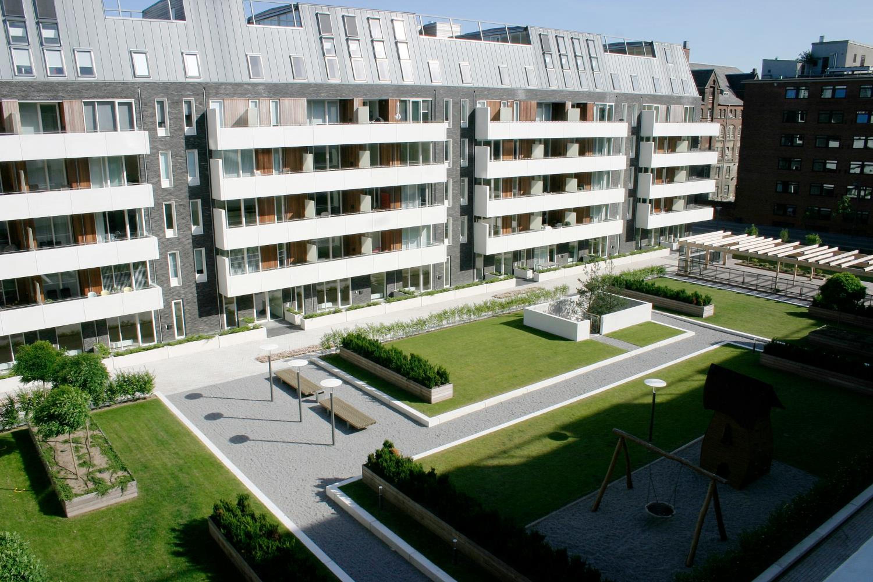 Modern Apartment with Balcony near Tivoli & Metro view 2