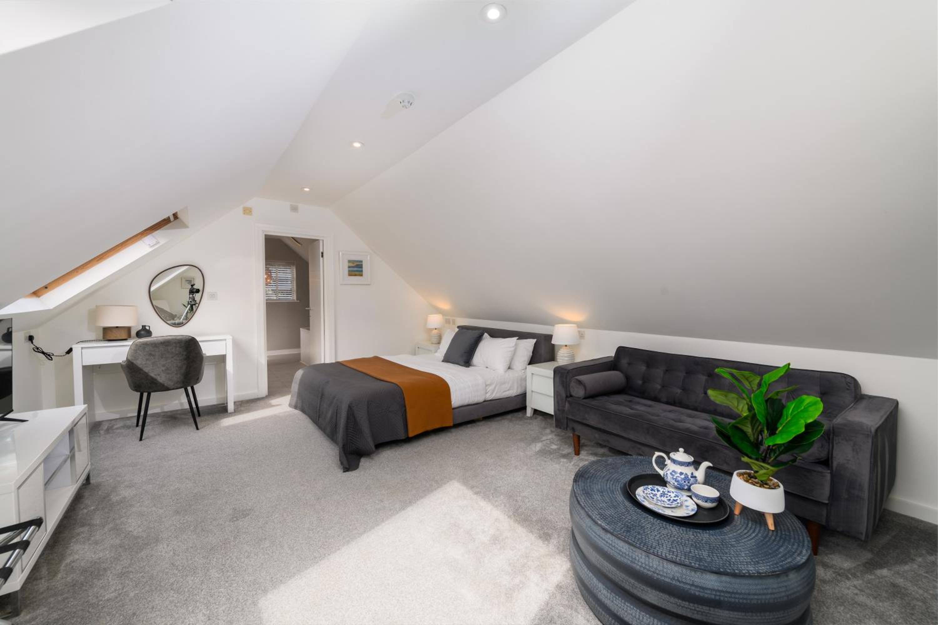Holm House - Stylish Coastal Suites - HEDD Spa - Silures Bar & Restaurant, photo 58