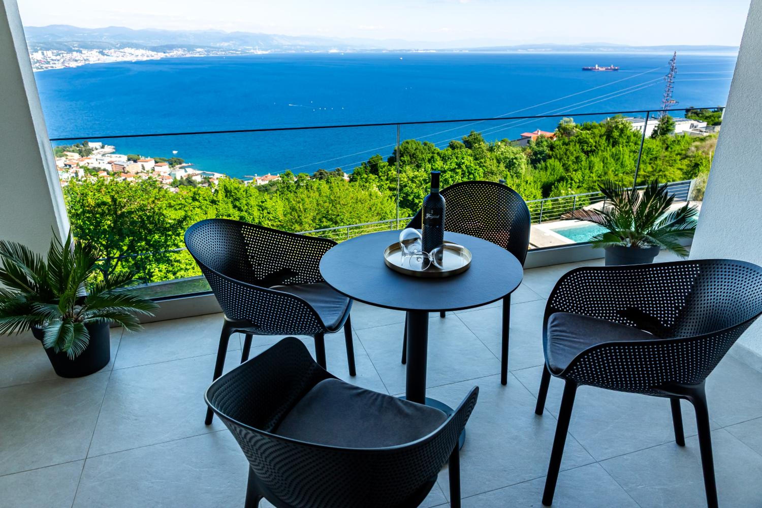 Villa K Opatija with a heated pool, gym, sauna, astonishing sea view
