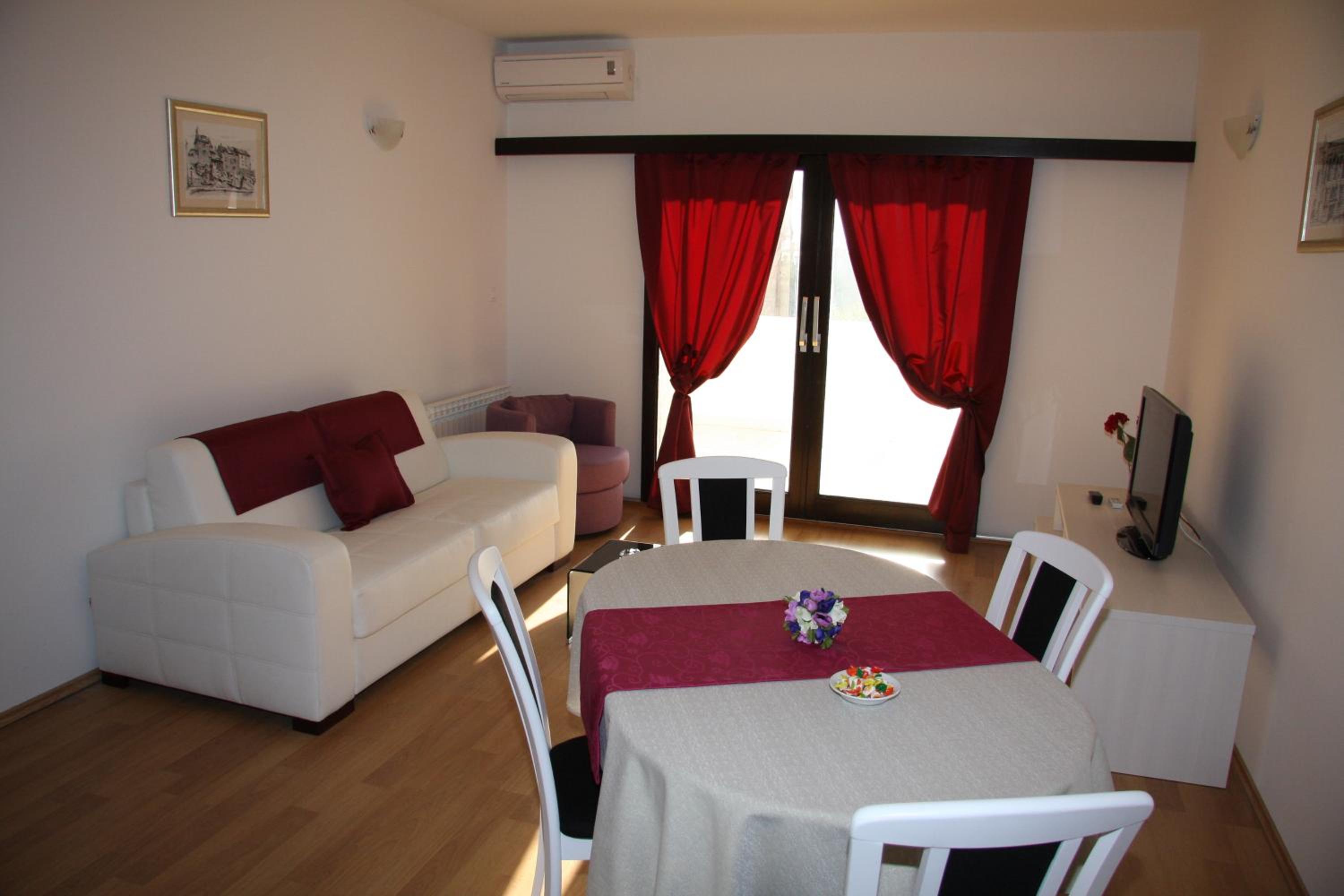 Apartments Žuvela