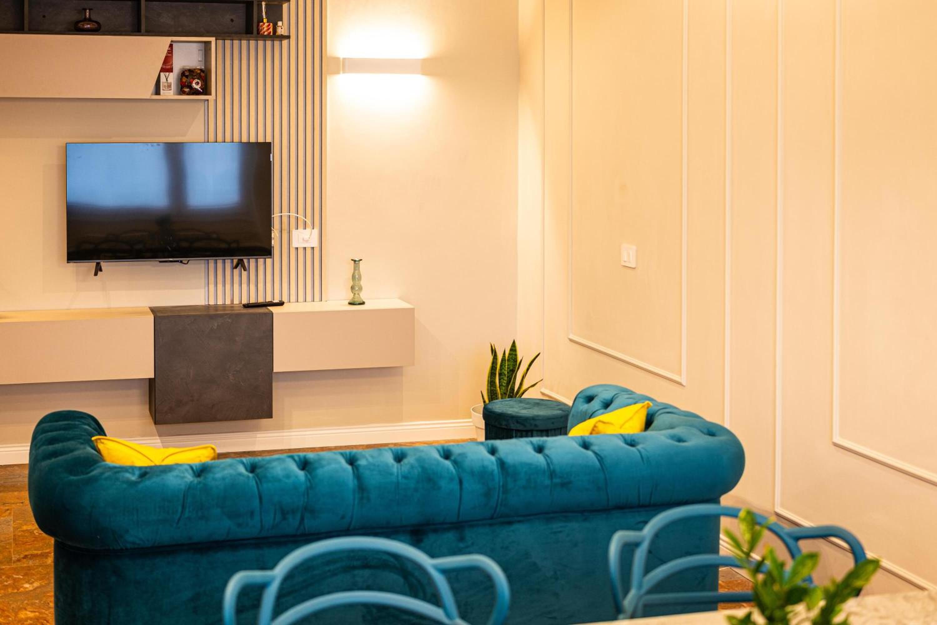 Upper San Pietro elegant flat on metro A with a view