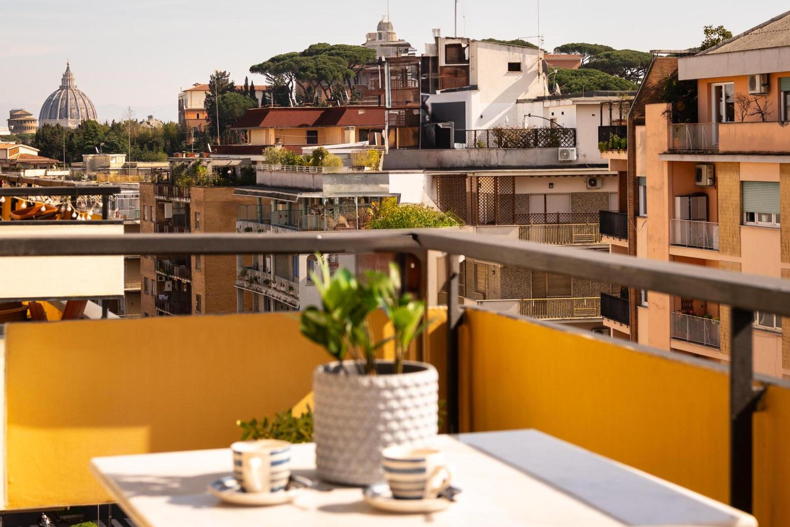 Upper San Pietro elegant flat on metro A with a view