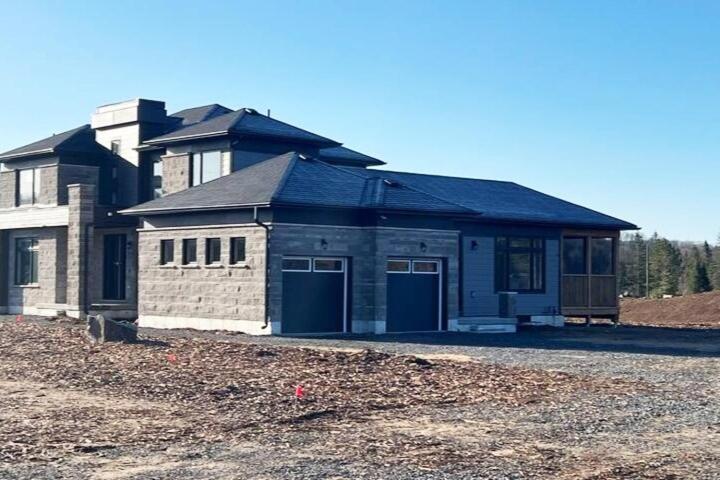 Entire Home in Lake of Bays -Huntsville Muskoka Algonquin