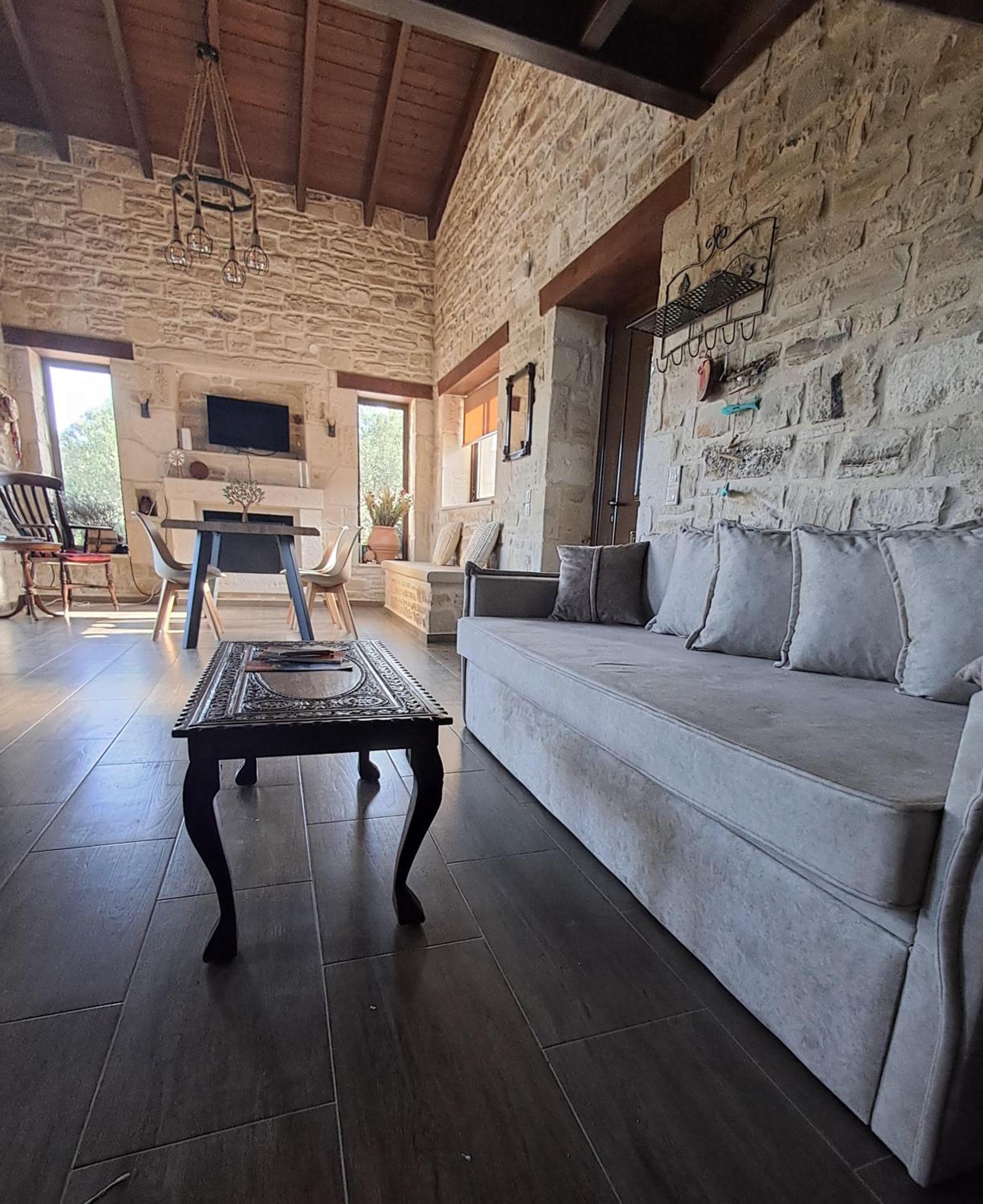 OLIVE LAND - ΓΗ ΤΗΣ ΕΛΙΑΣ / STONE VILLA.