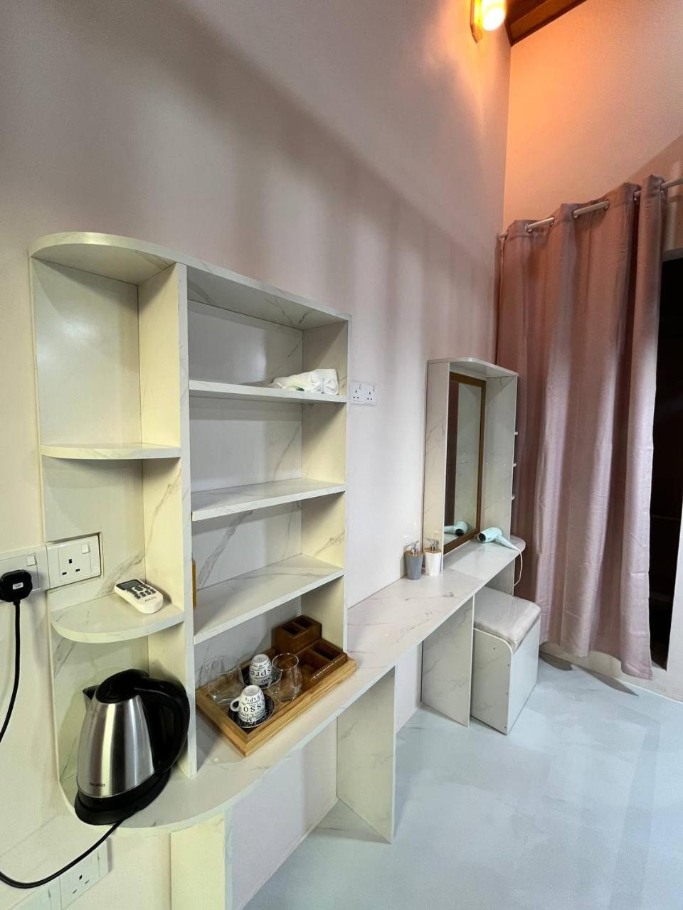 Naares Inn Dhigurah