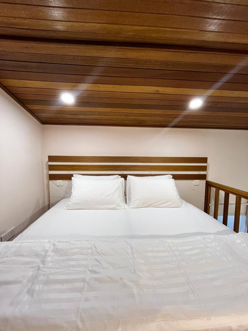 Naares Inn Dhigurah