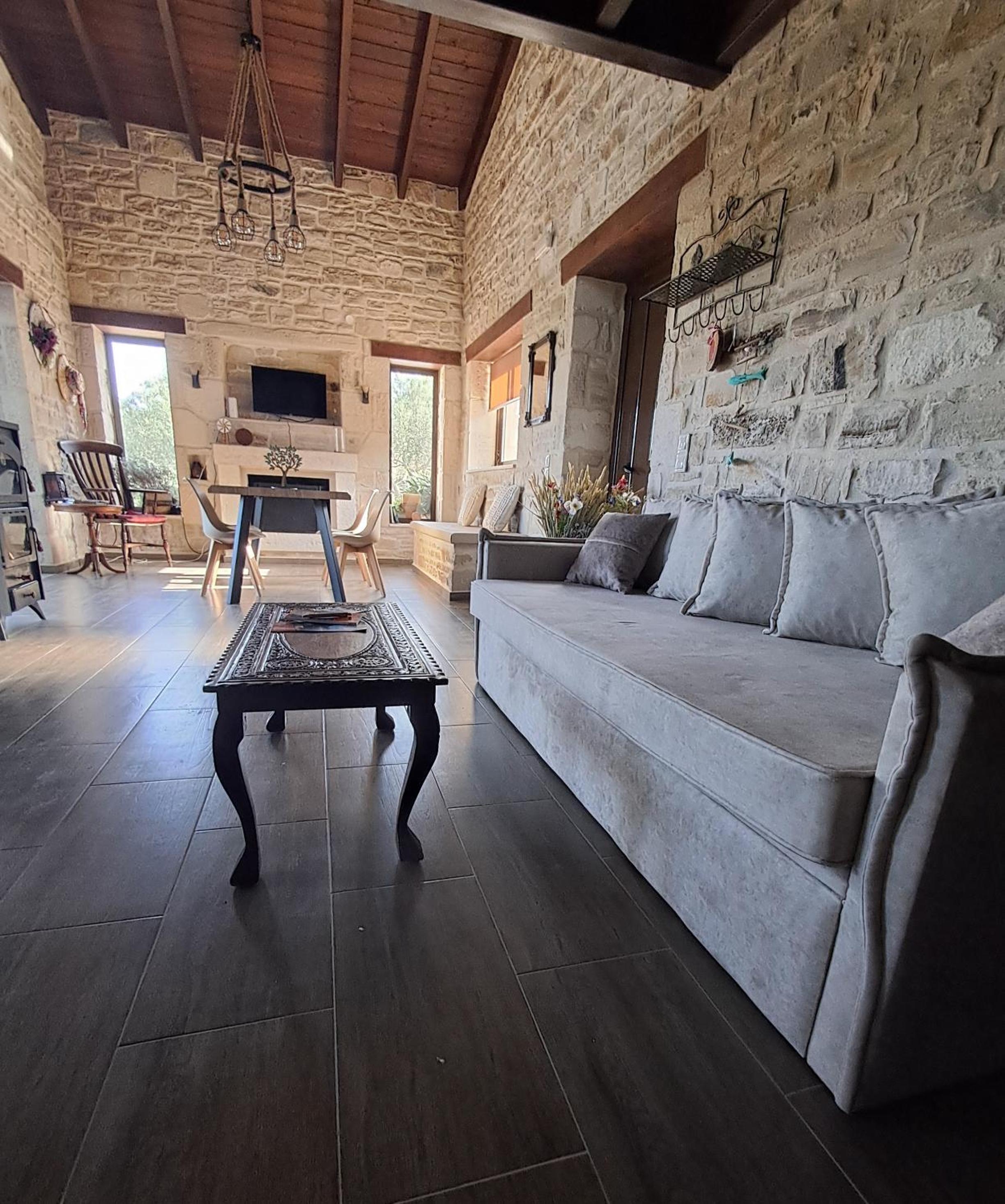 OLIVE LAND - ΓΗ ΤΗΣ ΕΛΙΑΣ / STONE VILLA.