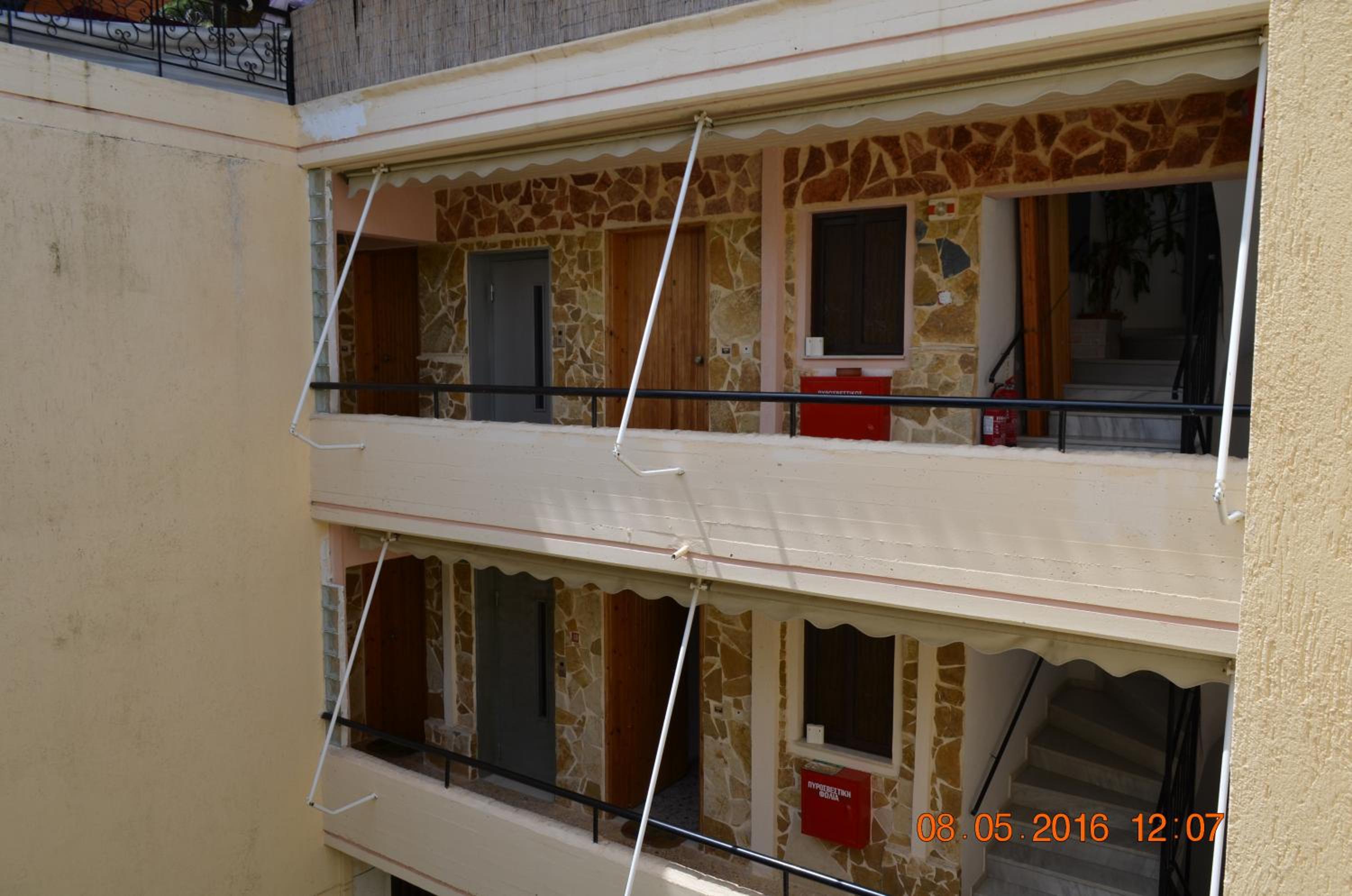 Apartments Zoumperi