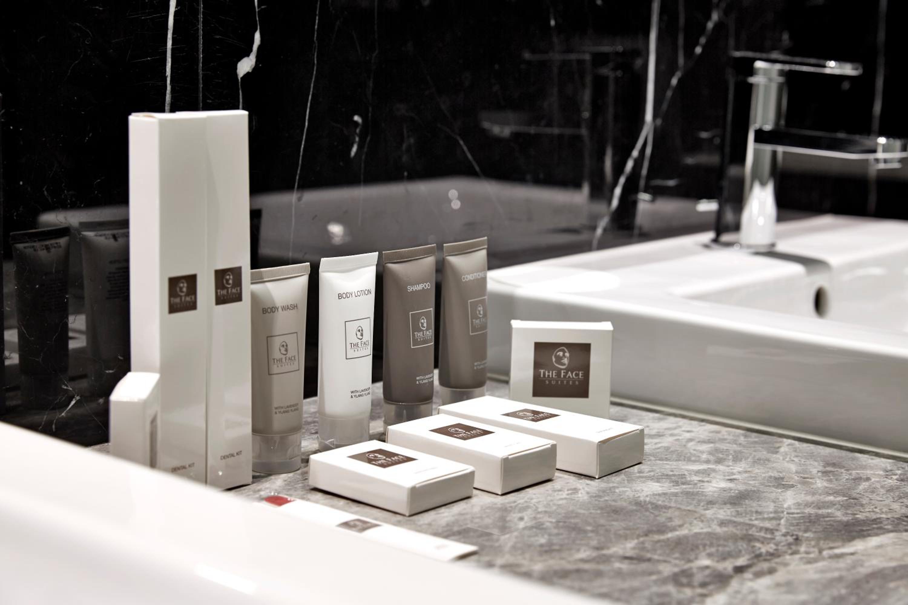 THE FACE Suites Hotel photo 4