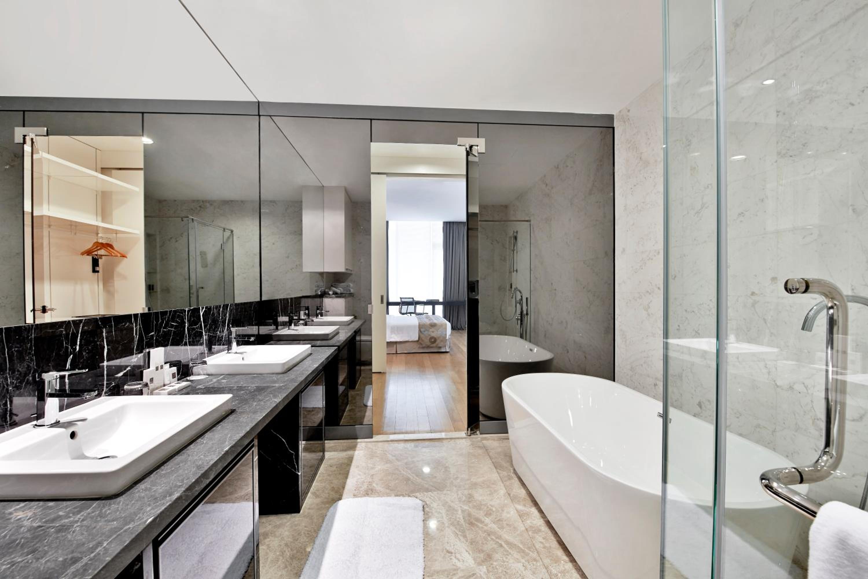 THE FACE Suites Hotel photo 5