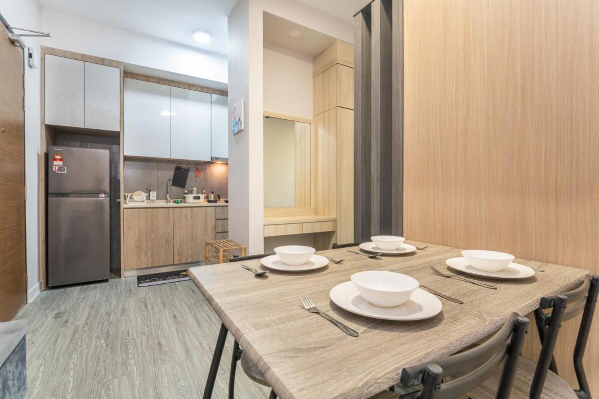 Imperio A2213A with Bathtub 3pax free Wifi Parking