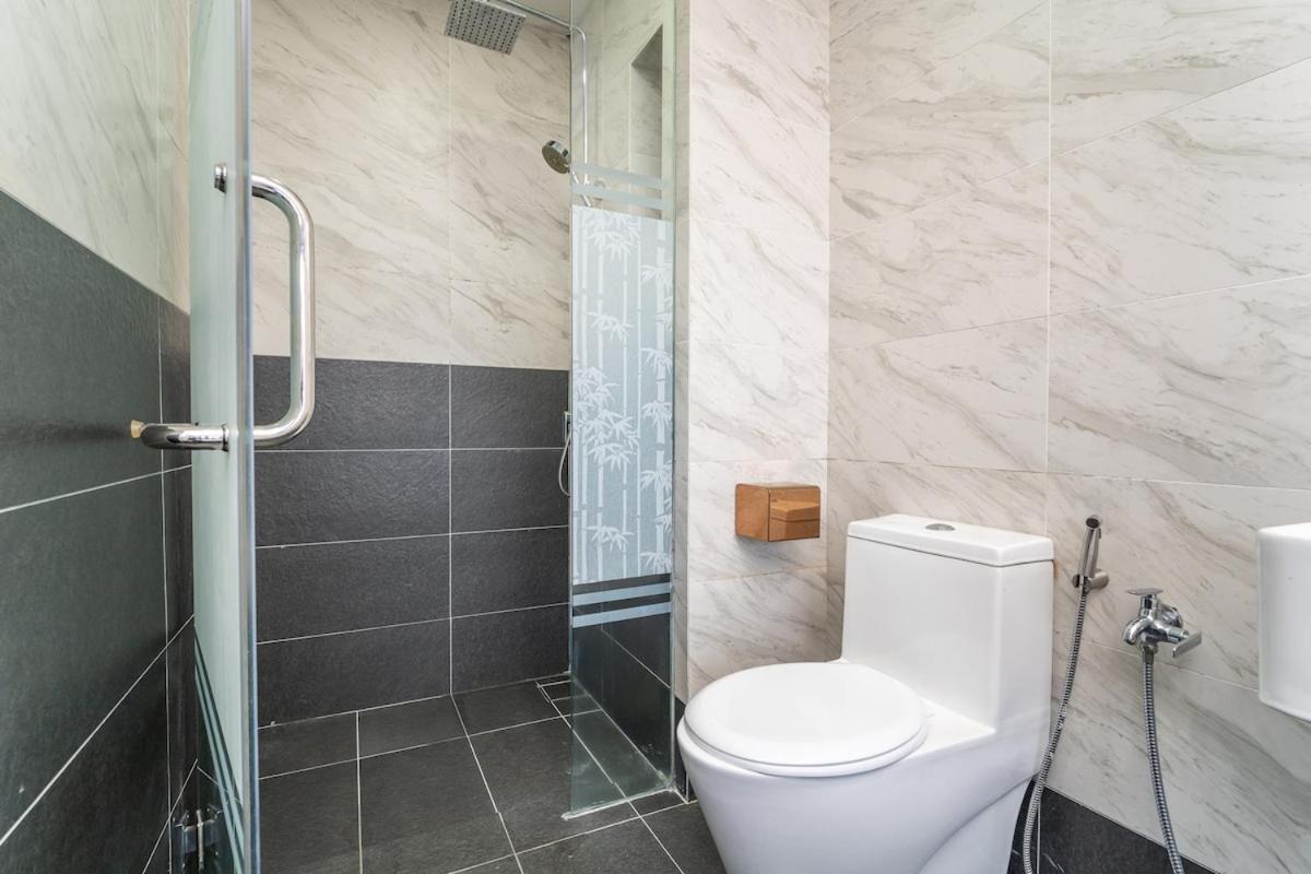 Imperio A2213A with Bathtub 3pax free Wifi Parking
