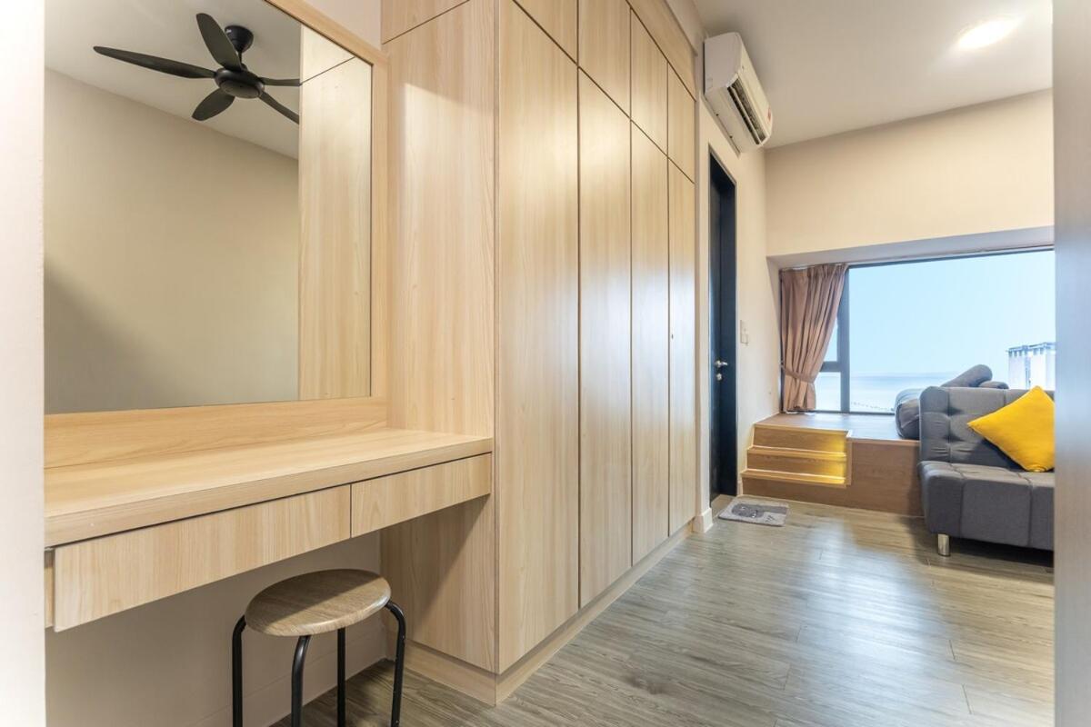 Imperio A2213A with Bathtub 3pax free Wifi Parking