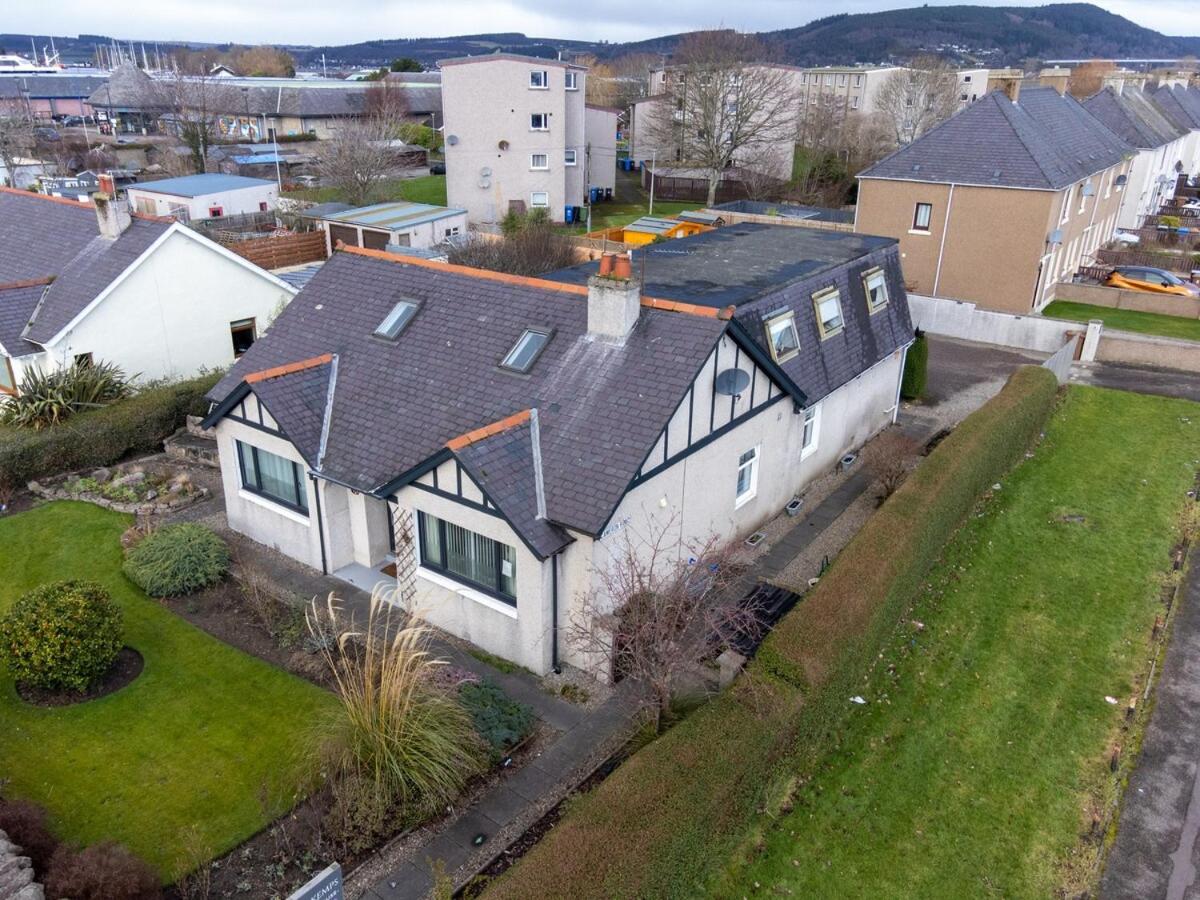 THE KEMPS 7bed 6 bathroom PARKING for 3 vehicles Ideal for contractors Next to LIDLE part of Langleycottageandapartments portfolio REDUCTION FOR LONG STAYS