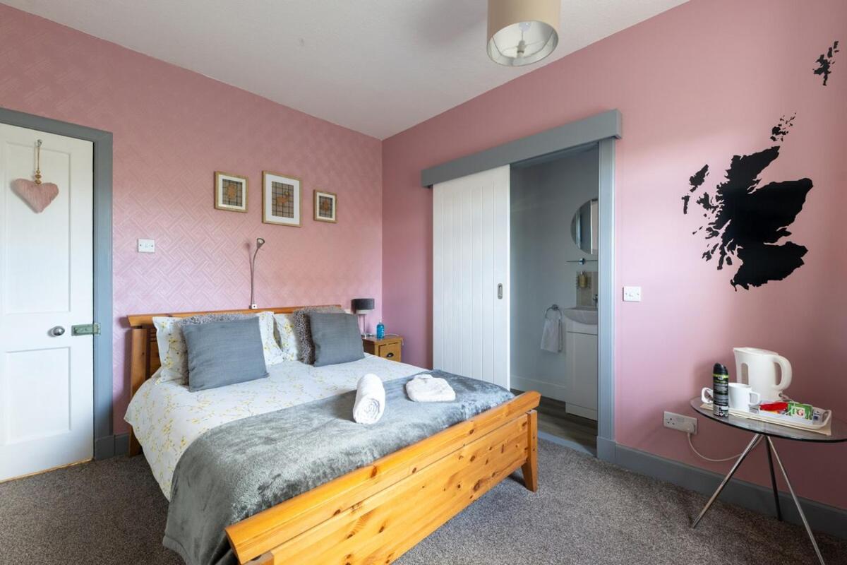 THE KEMPS 7bed 6 bathroom PARKING for 3 vehicles Ideal for contractors Next to LIDLE part of Langleycottageandapartments portfolio REDUCTION FOR LONG STAYS