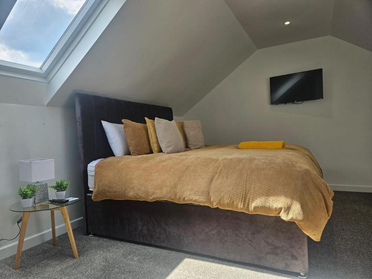 THE KEMPS 7bed 6 bathroom PARKING for 3 vehicles Ideal for contractors Next to LIDLE part of Langleycottageandapartments portfolio REDUCTION FOR LONG STAYS