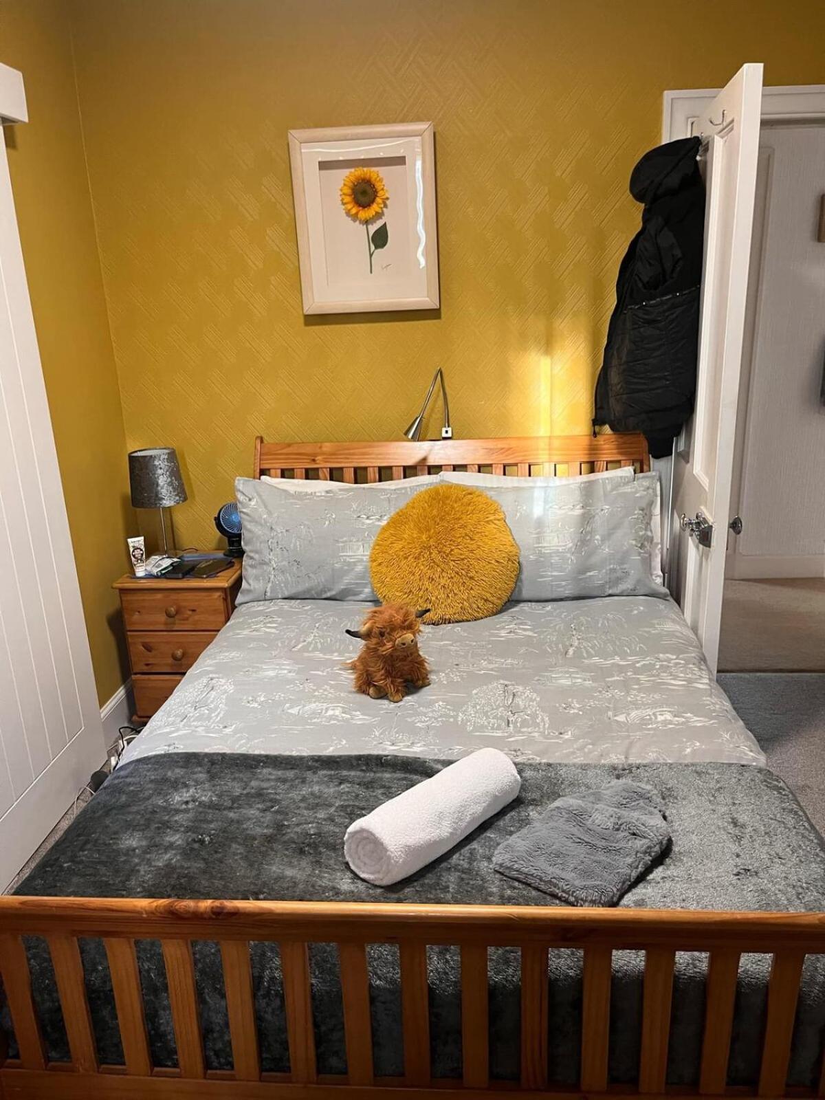 THE KEMPS 7bed 6 bathroom PARKING for 3 vehicles Ideal for contractors Next to LIDLE part of Langleycottageandapartments portfolio REDUCTION FOR LONG STAYS