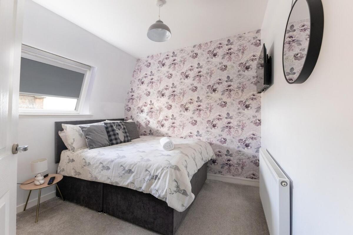 THE KEMPS 7bed 6 bathroom PARKING for 3 vehicles Ideal for contractors Next to LIDLE part of Langleycottageandapartments portfolio REDUCTION FOR LONG STAYS