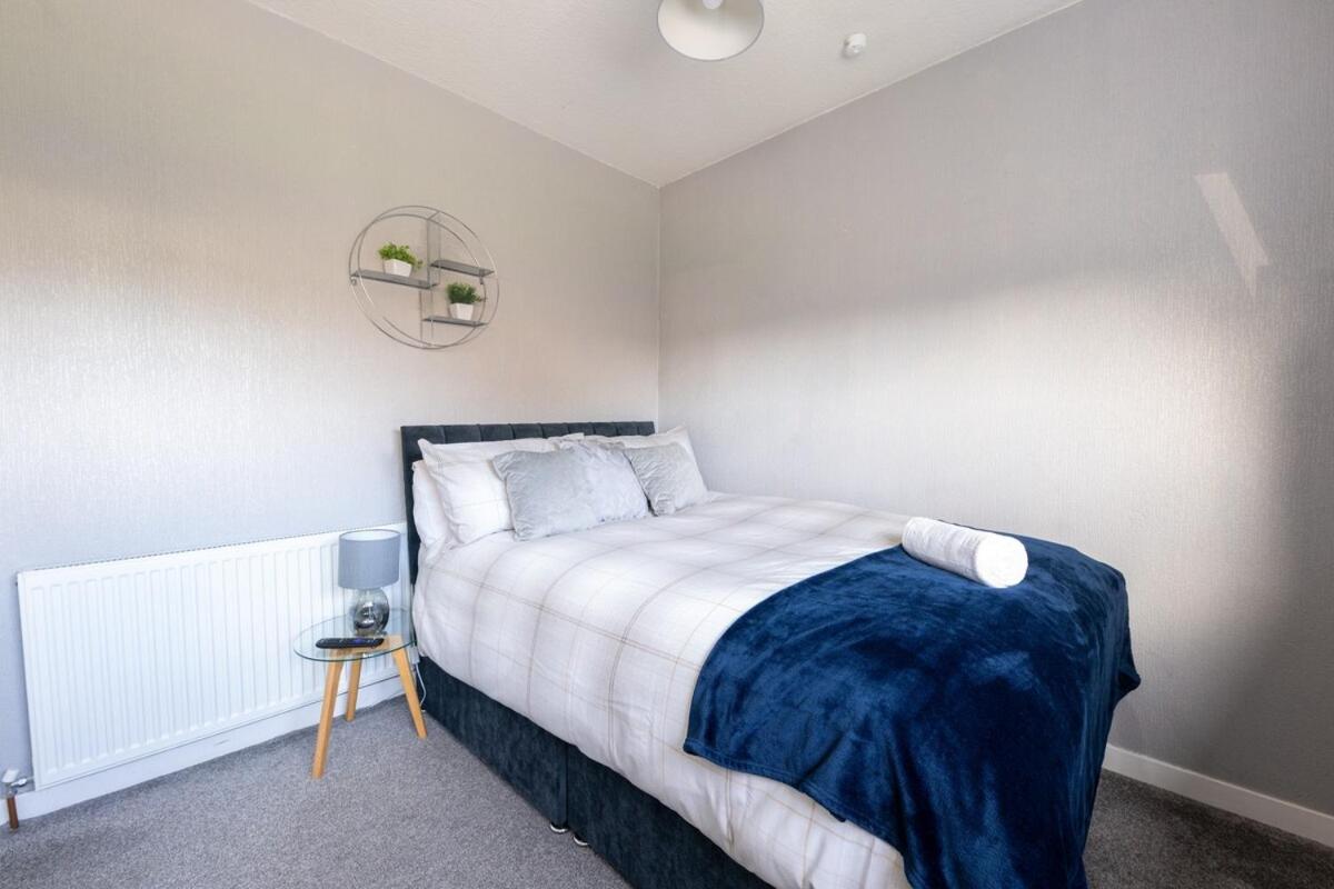 THE KEMPS 7bed 6 bathroom PARKING for 3 vehicles Ideal for contractors Next to LIDLE part of Langleycottageandapartments portfolio REDUCTION FOR LONG STAYS