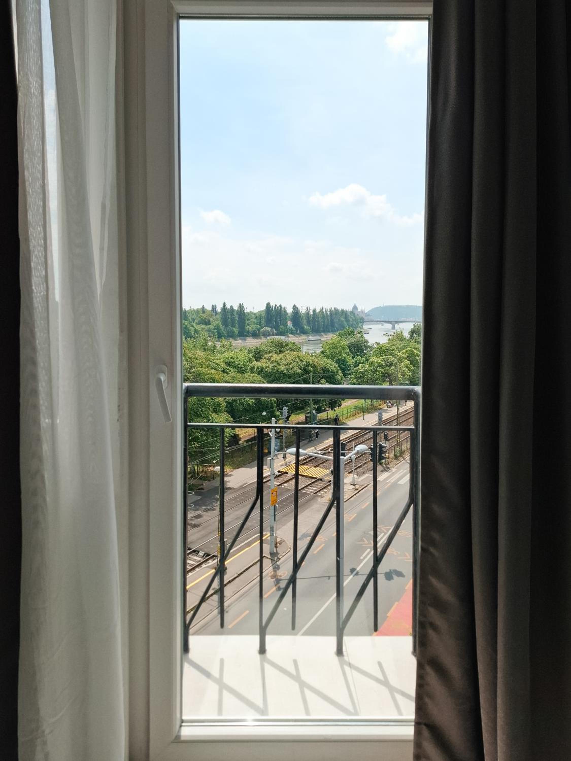 Duna Panorama -two-bedroom apartment with terrace