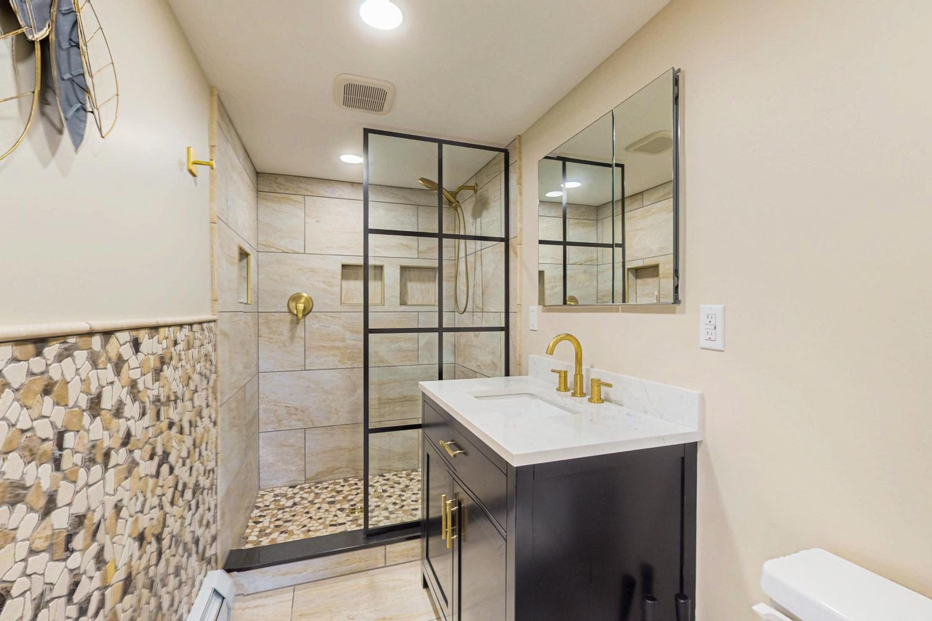 Close to Lake George! Couples Retreat with Pool