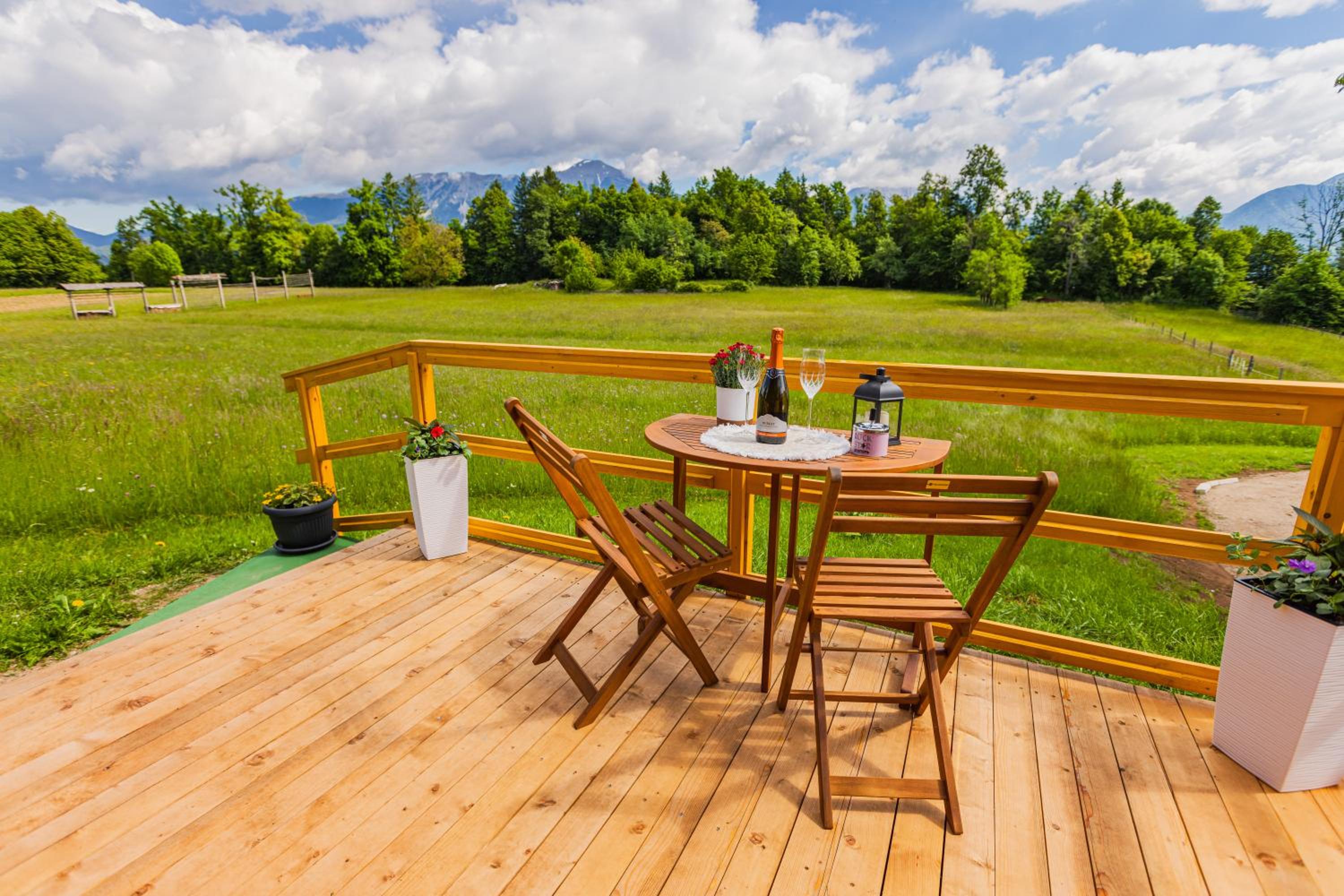 Komac Apartma & Glamping BLED