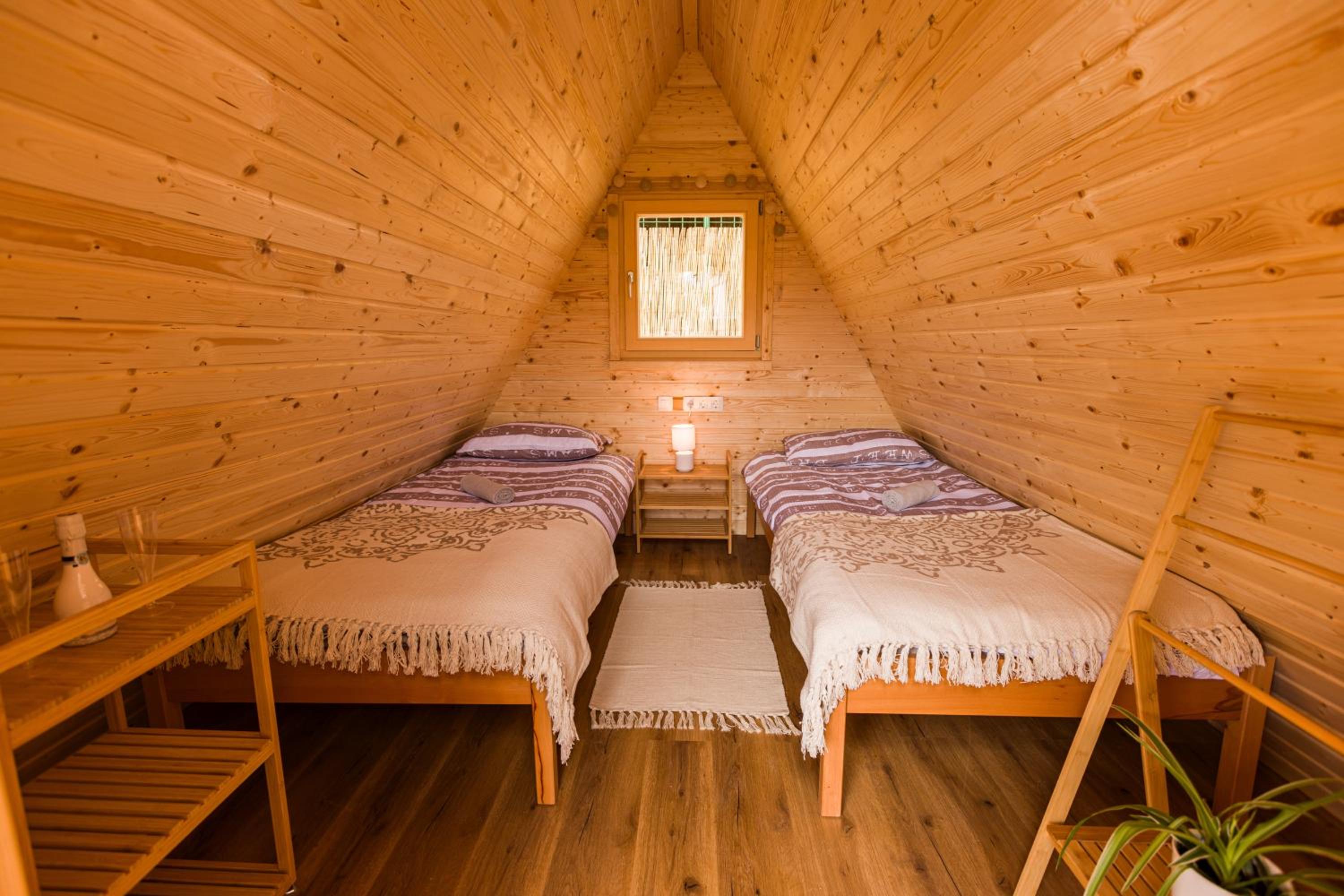 Komac Apartma & Glamping BLED