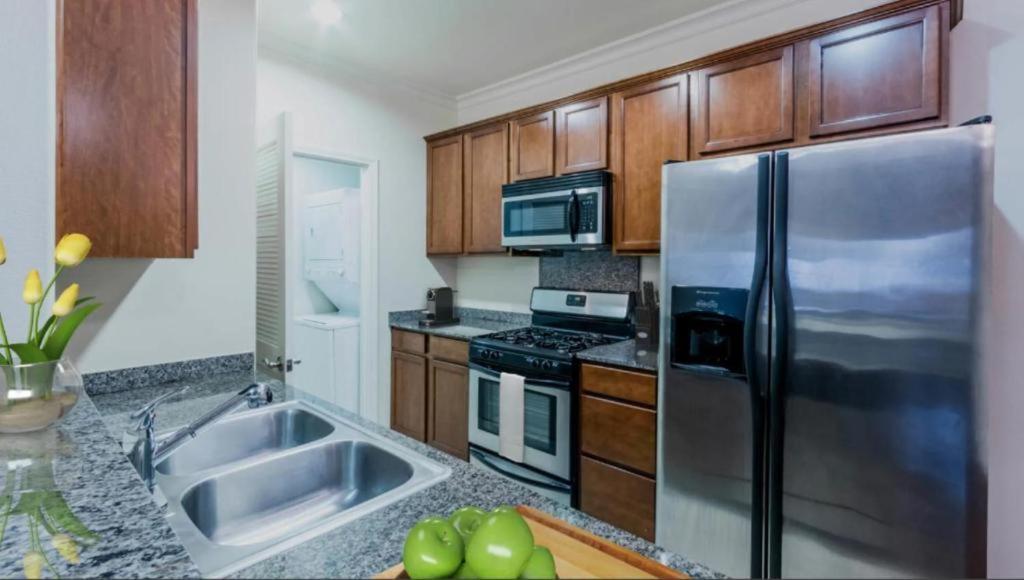 LALAs House- 1br with Free Parking, Pool and Sauna