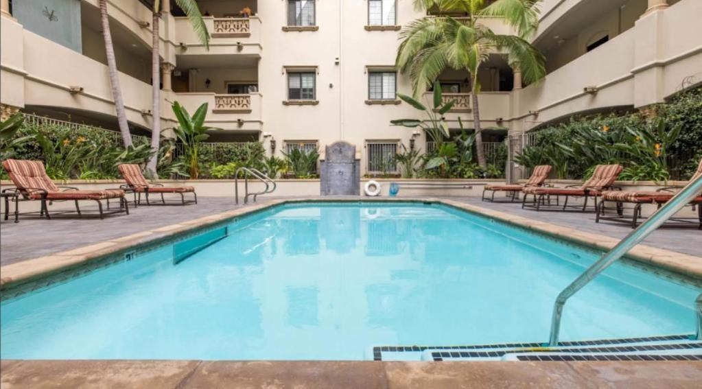 LALAs House- 1br with Free Parking, Pool and Sauna