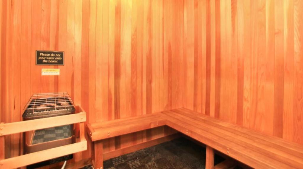 LALAs House- 1br with Free Parking, Pool and Sauna