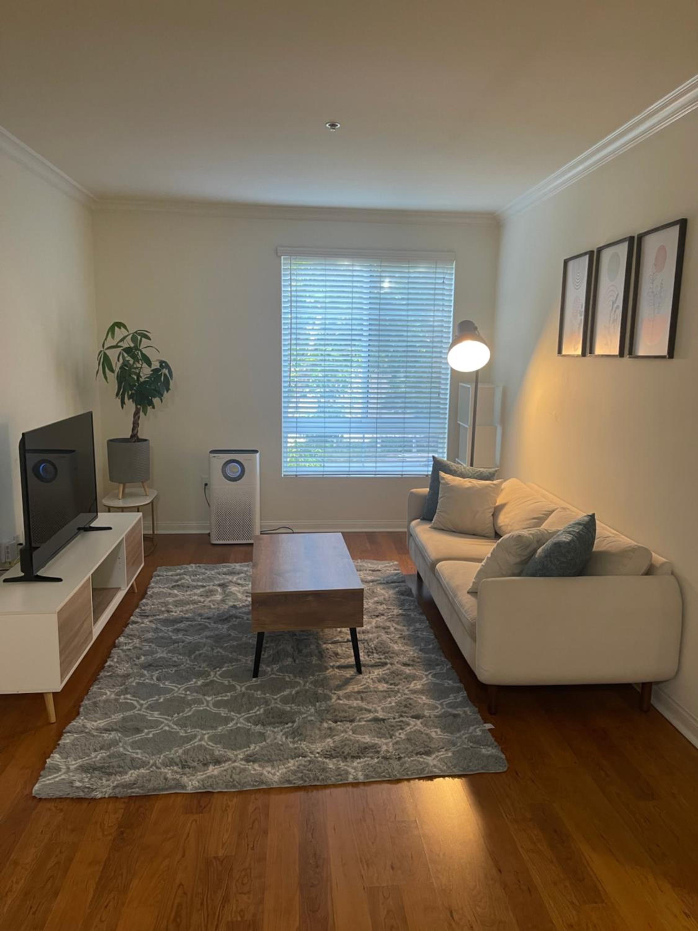 LALAs House- 1br with Free Parking, Pool and Sauna