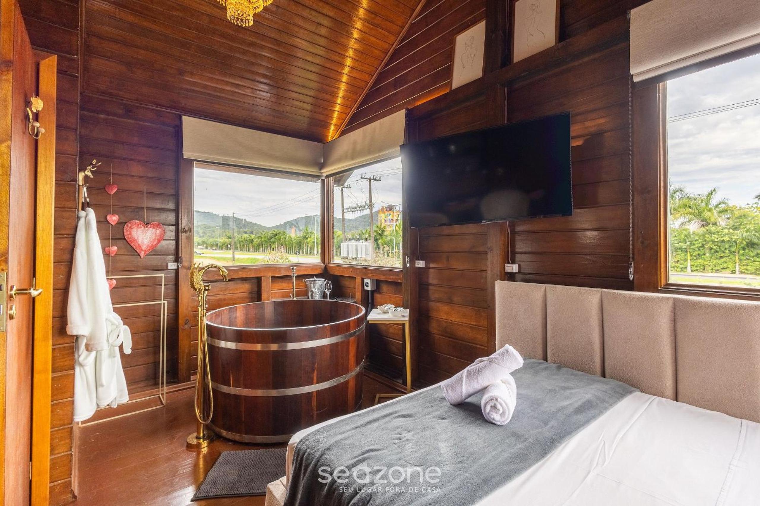Fully equipped studios near Armação beach and Beto Carrero Park - TRS