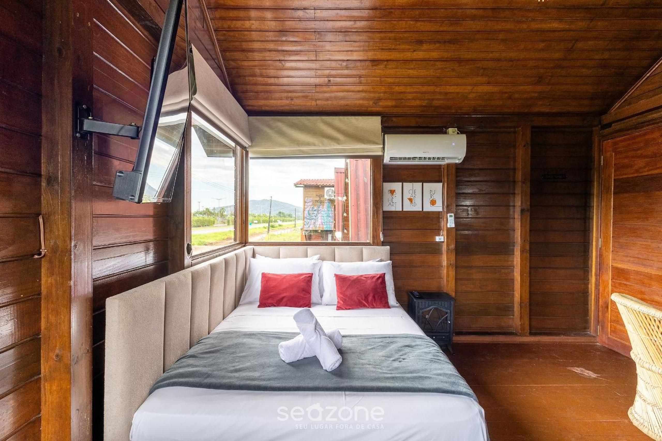 Fully equipped studios near Armação beach and Beto Carrero Park - TRS