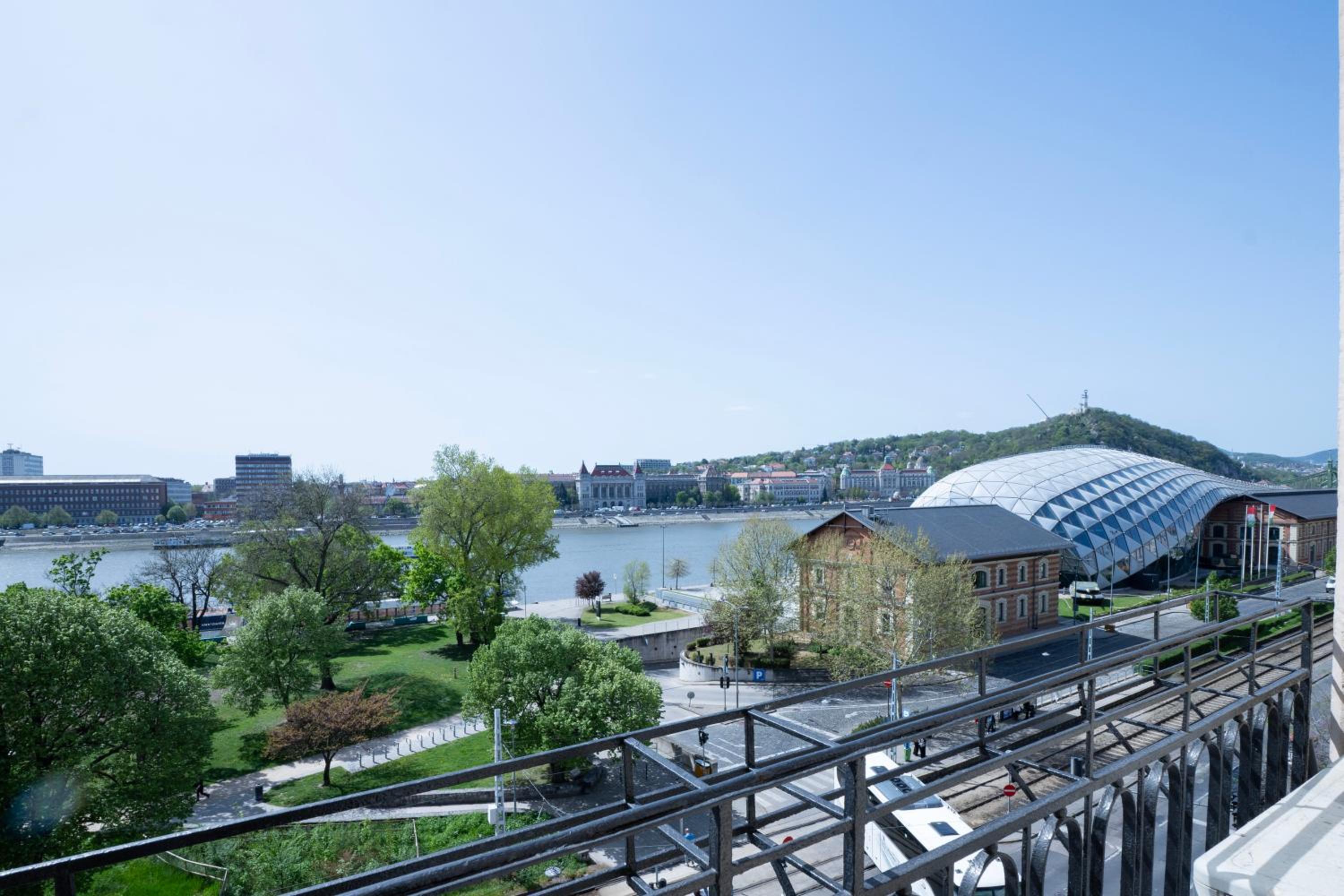 Aurelia Suite -Spacious Apartment with AC and Panoramic Danube Views