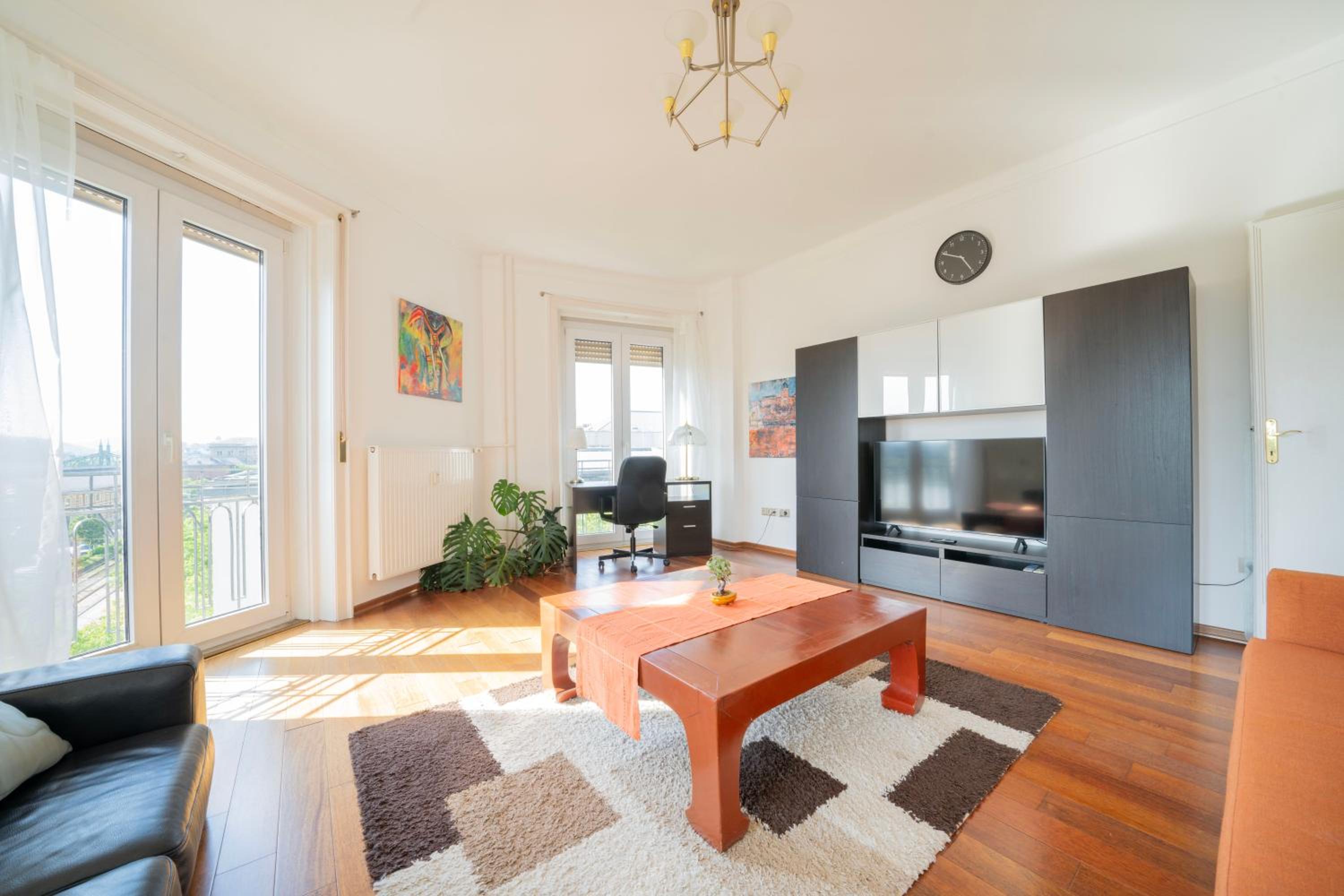Aurelia Suite -Spacious Apartment with AC and Panoramic Danube Views