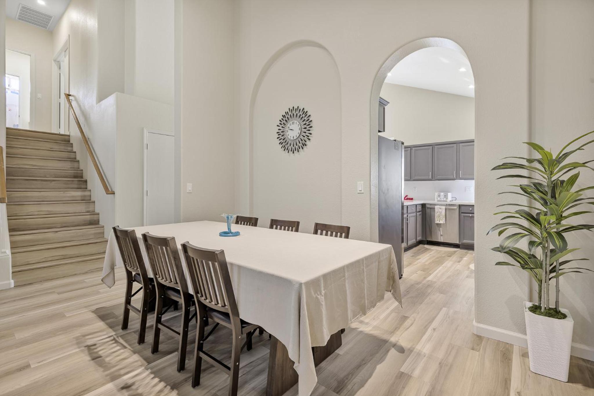 Sparkling Saltwater Pool - Spa - Firepit - WiFi - 4BR 3BA - Near Top Golf Courses