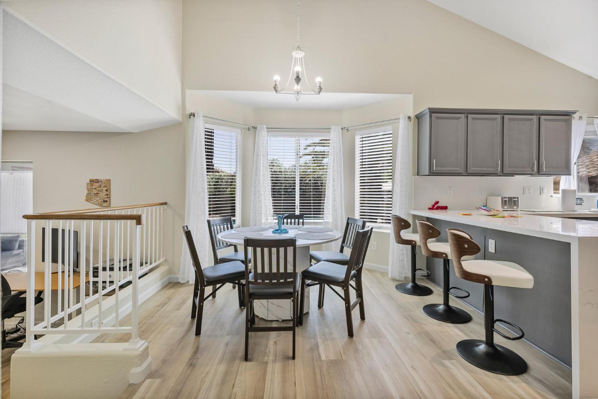 Sparkling Saltwater Pool - Spa - Firepit - WiFi - 4BR 3BA - Near Top Golf Courses
