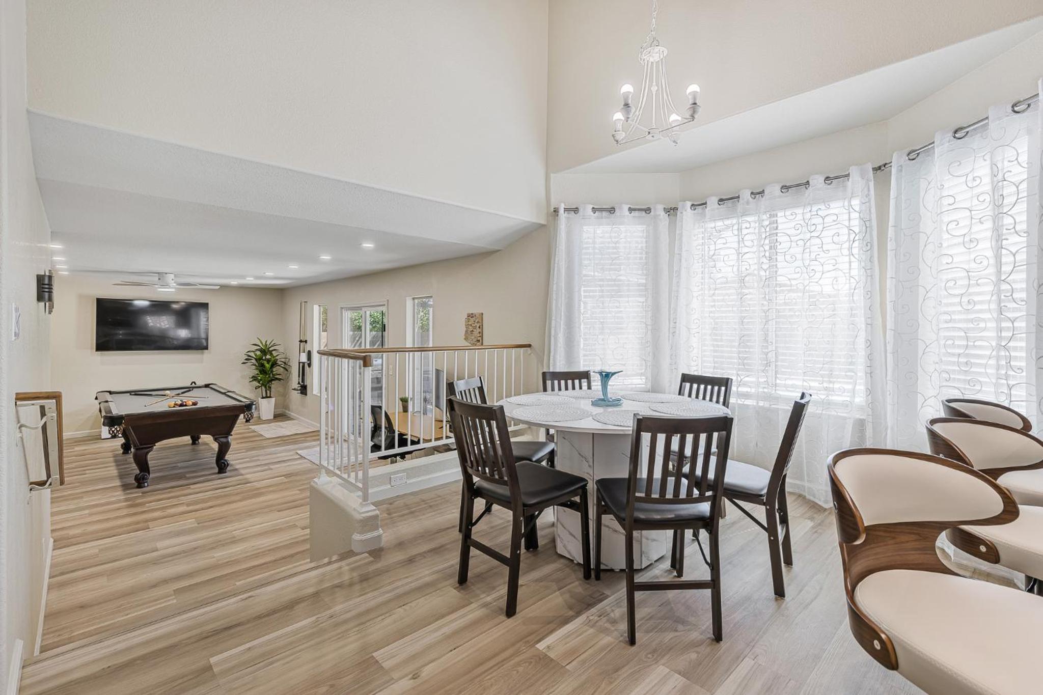 Sparkling Saltwater Pool - Spa - Firepit - WiFi - 4BR 3BA - Near Top Golf Courses