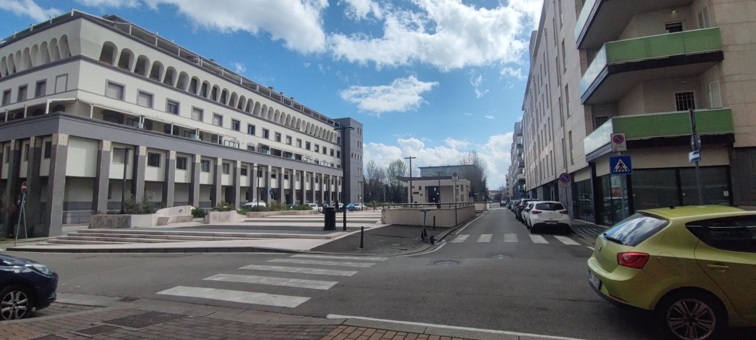 Spacious, Free private Parking, 2 bedrooms 2 bathrooms - Comfortable and Bright Apartment in Florence with Private Parking Garage - Just Few Minutes walkin