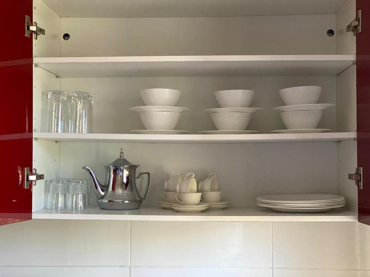 Family Apartment 5 min to Corniche, 2 min to TGV