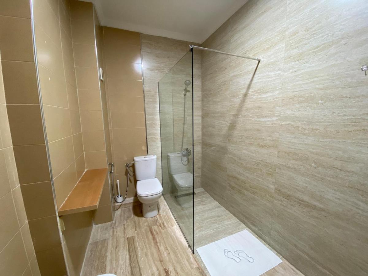 Family Apartment 5 min to Corniche, 2 min to TGV