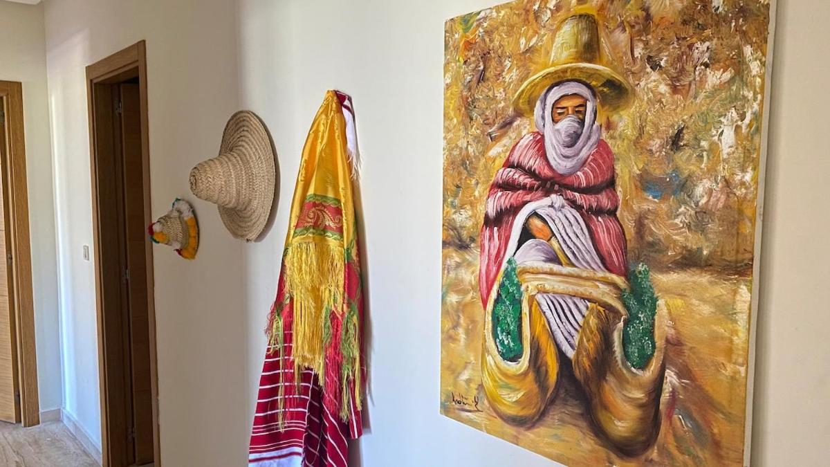 Family Apartment 5 min to Corniche, 2 min to TGV