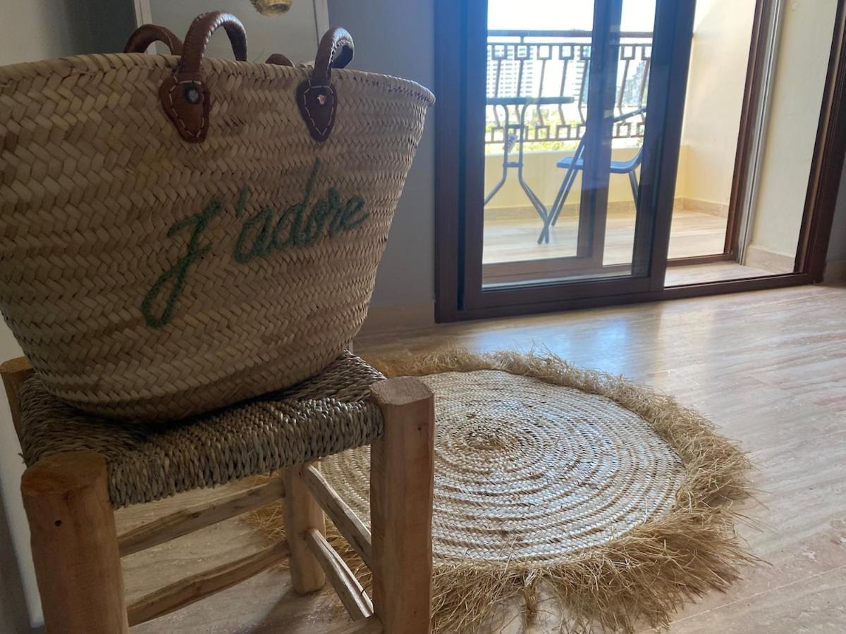 Family Apartment 5 min to Corniche, 2 min to TGV