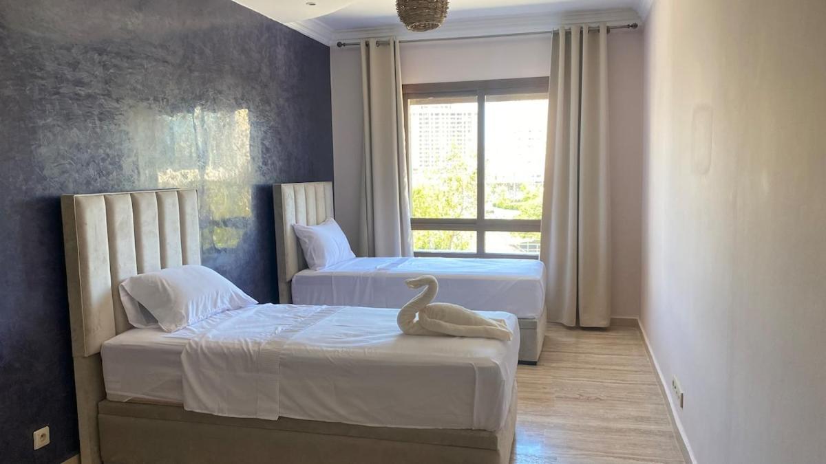 Family Apartment 5 min to Corniche, 2 min to TGV