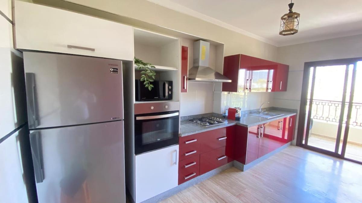 Family Apartment 5 min to Corniche, 2 min to TGV