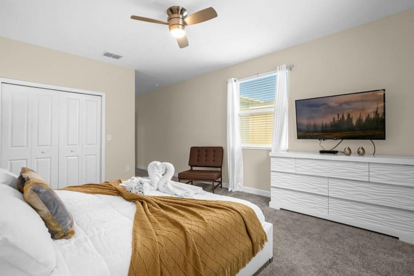 Disney Vacation Villa Pool & BBQ & Resort Clubhouse