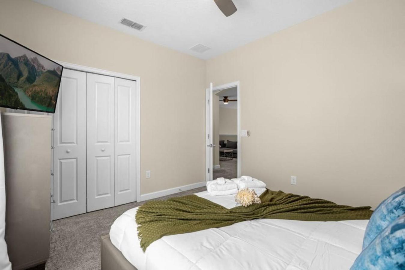 Disney Vacation Villa Pool & BBQ & Resort Clubhouse
